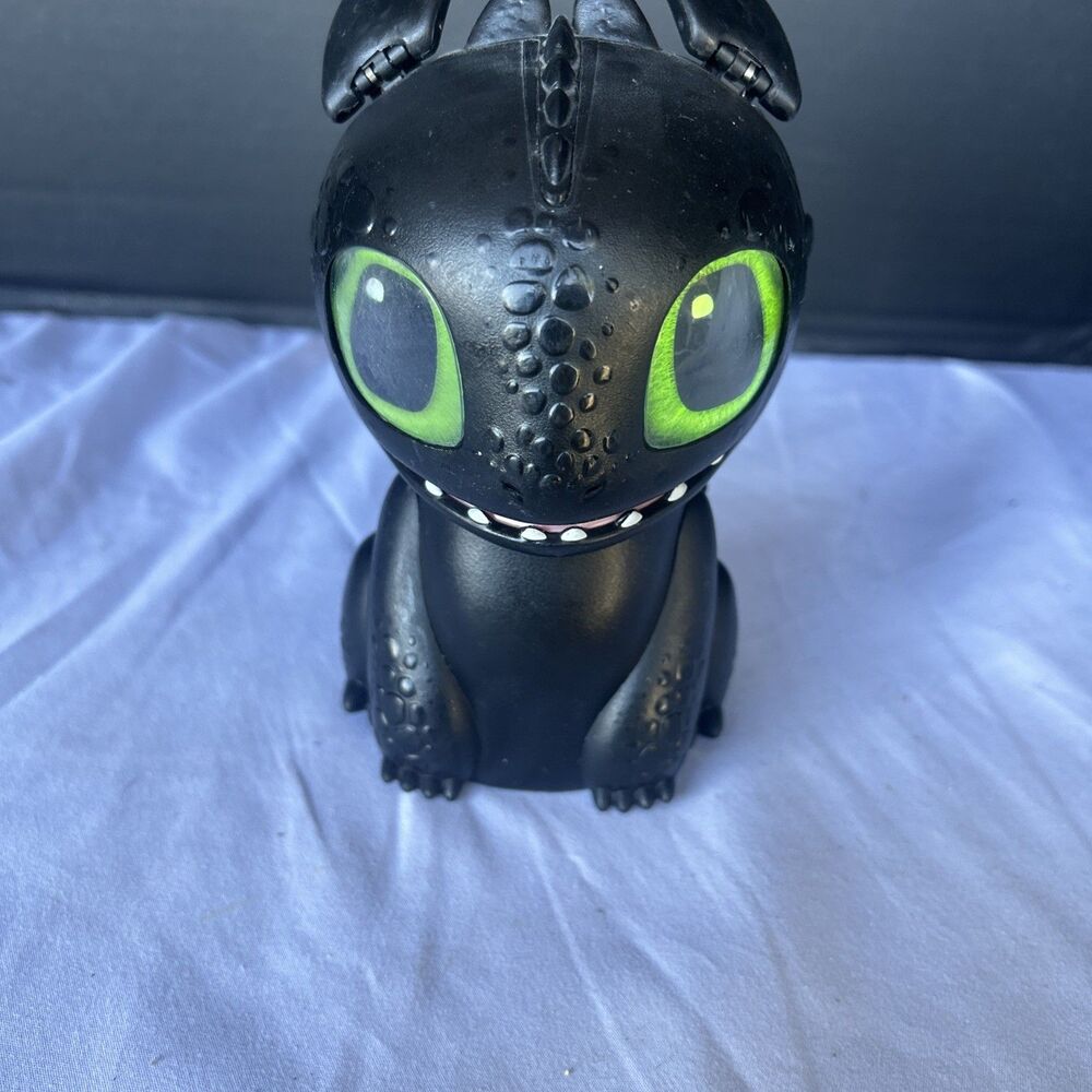 Dreamworks Dragons Flying Toothless Interactive Dragon with Lights and Sounds